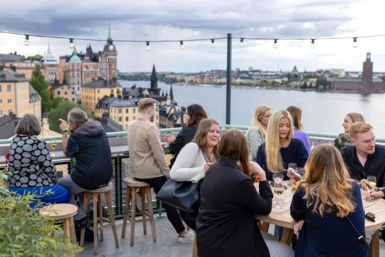 De bästa takbarer i Stockholm för solnedgångar och fantastiska vyer takbarer i Stockholm