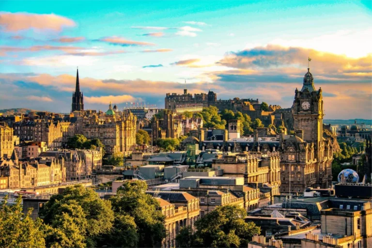 Discover Edinburgh: A Local’s Guide to Top Attractions and Food to Try Edinburgh Travel Guide