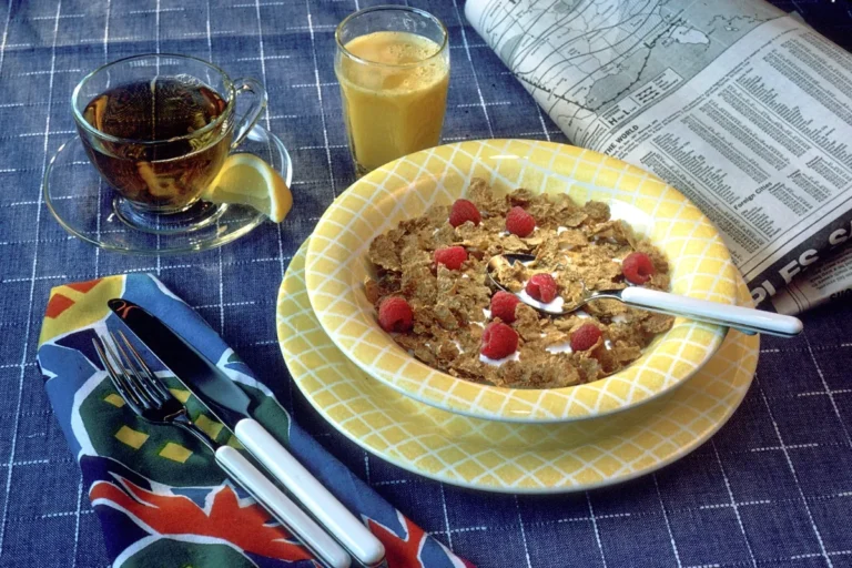 Céréales et flocons riches en fibres pour le petit-déjeuner