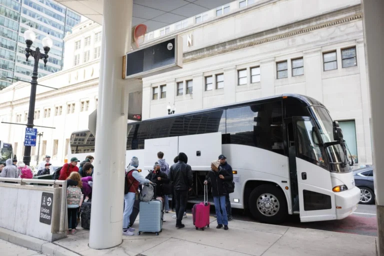 Travel Chicago by Bus: Best Stops, Scenic Routes & Things to Do