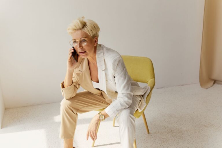 Looks de oficina para mujer: cómo vestir con estilo en el trabajo Looks de oficina para mujer: cómo vestir con estilo en el trabajo